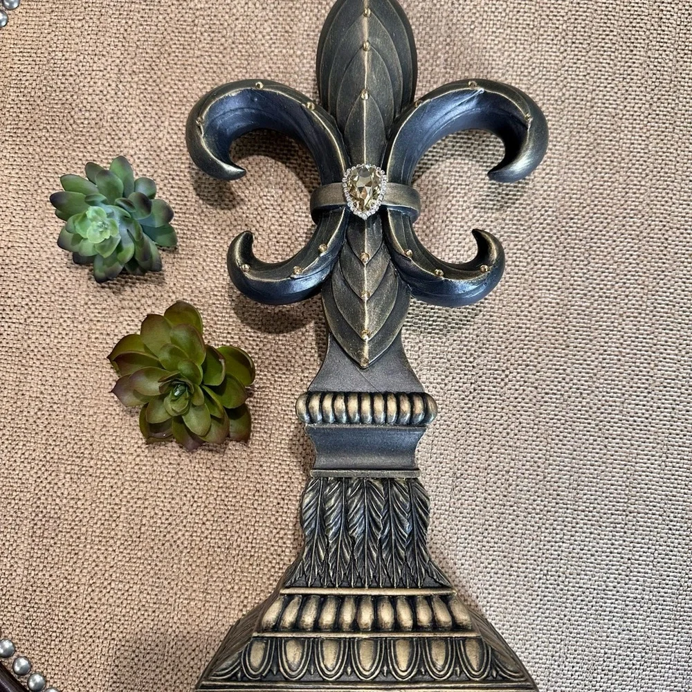 Fleur de Lis Finial Sculpture - Picture 8 of 12